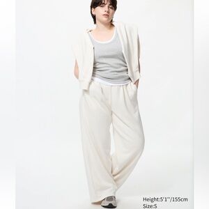 Uniqlo Cream Wide Leg Sweatpants